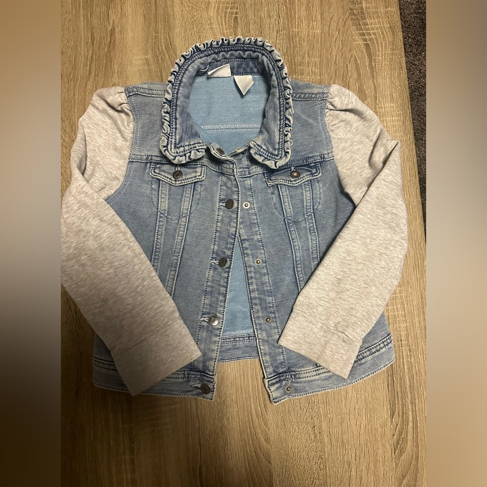 Girls jean and fabric sleeves jacket with snap closures
